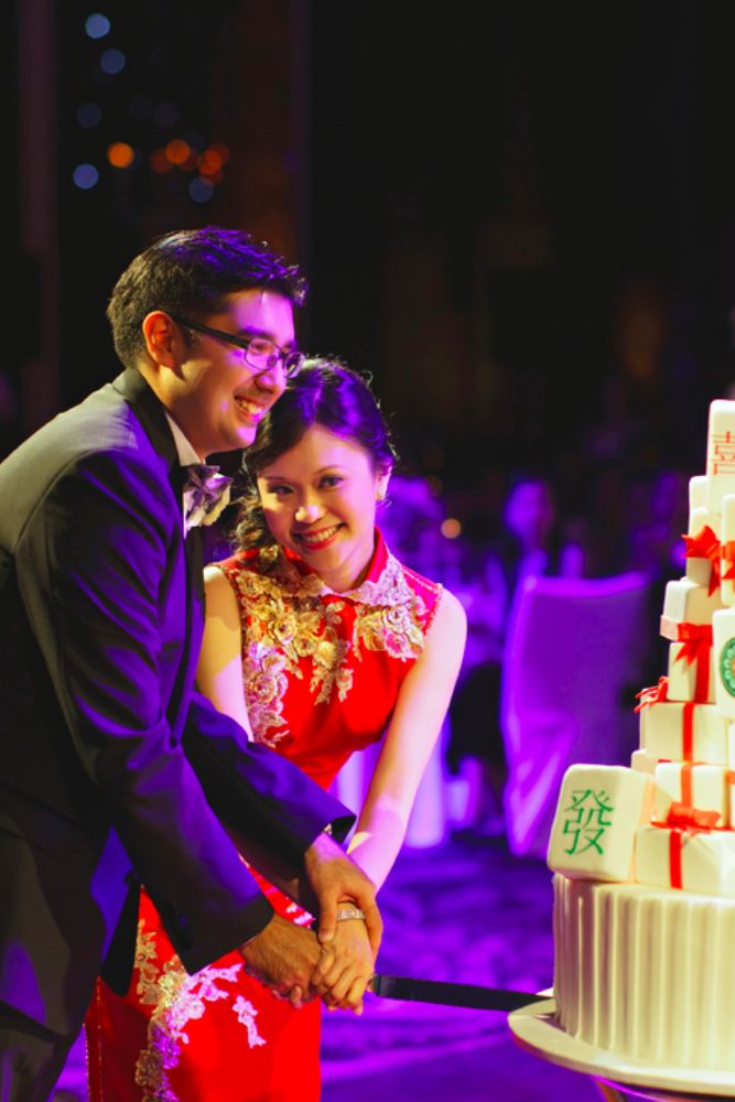 couple cutting cake wedding celebrations